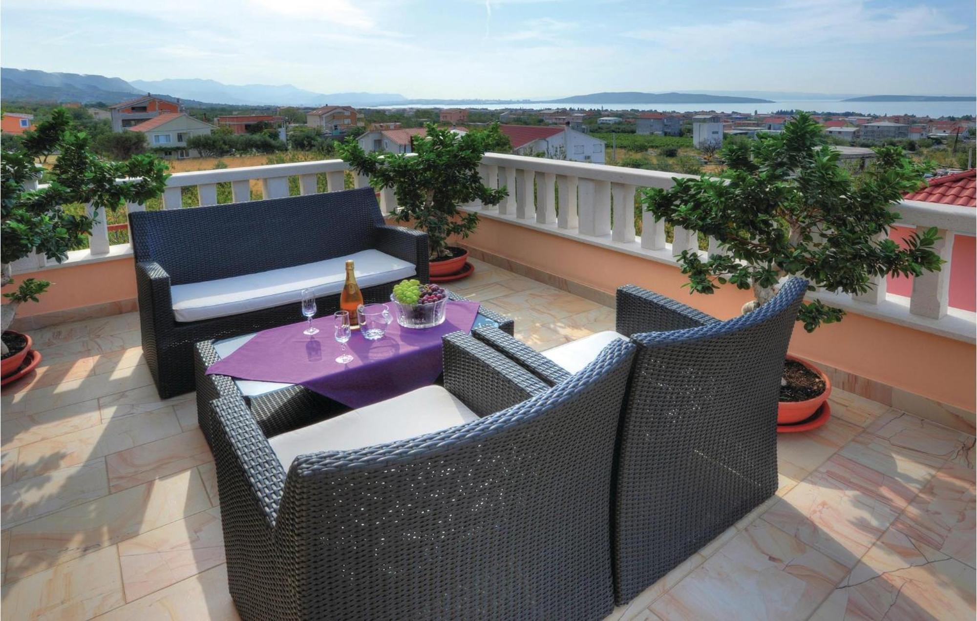 Amazing Home In Kastel Stari With House Sea View Kaštela Exterior foto